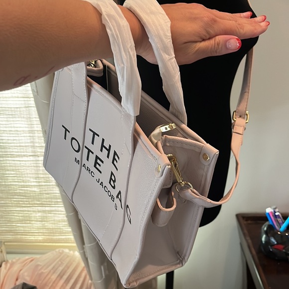 COPY - Light pink toThis is absolutely still for sale, even though it says sold. - Picture 9 of 16